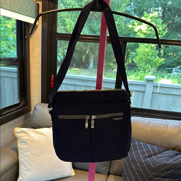 Baggallini Blue Messenger Bag Durable Everyday Essential - Picture 1 of 7
